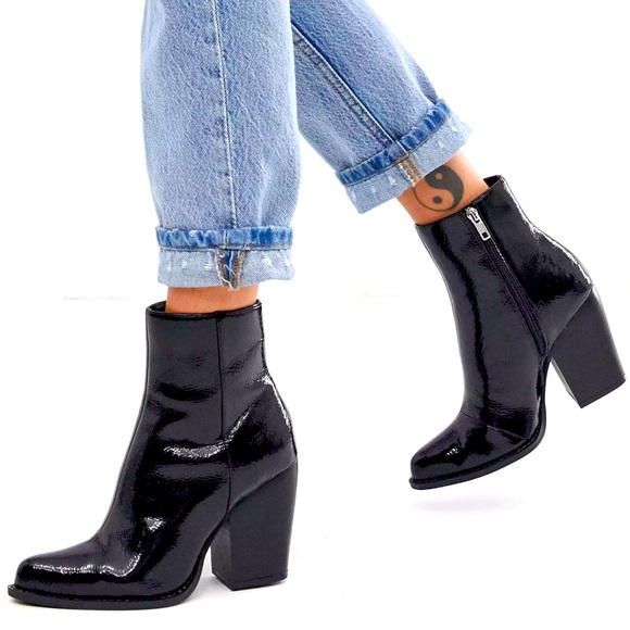 ASOS DESIGN Robin heeled Ankle Boots - Picture 1 of 4
